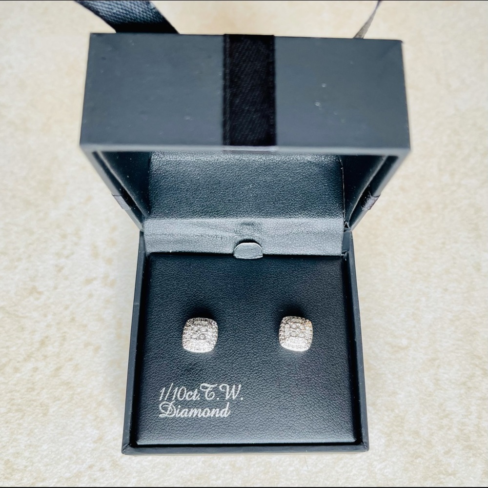 Diamond Stud Earring in Silver